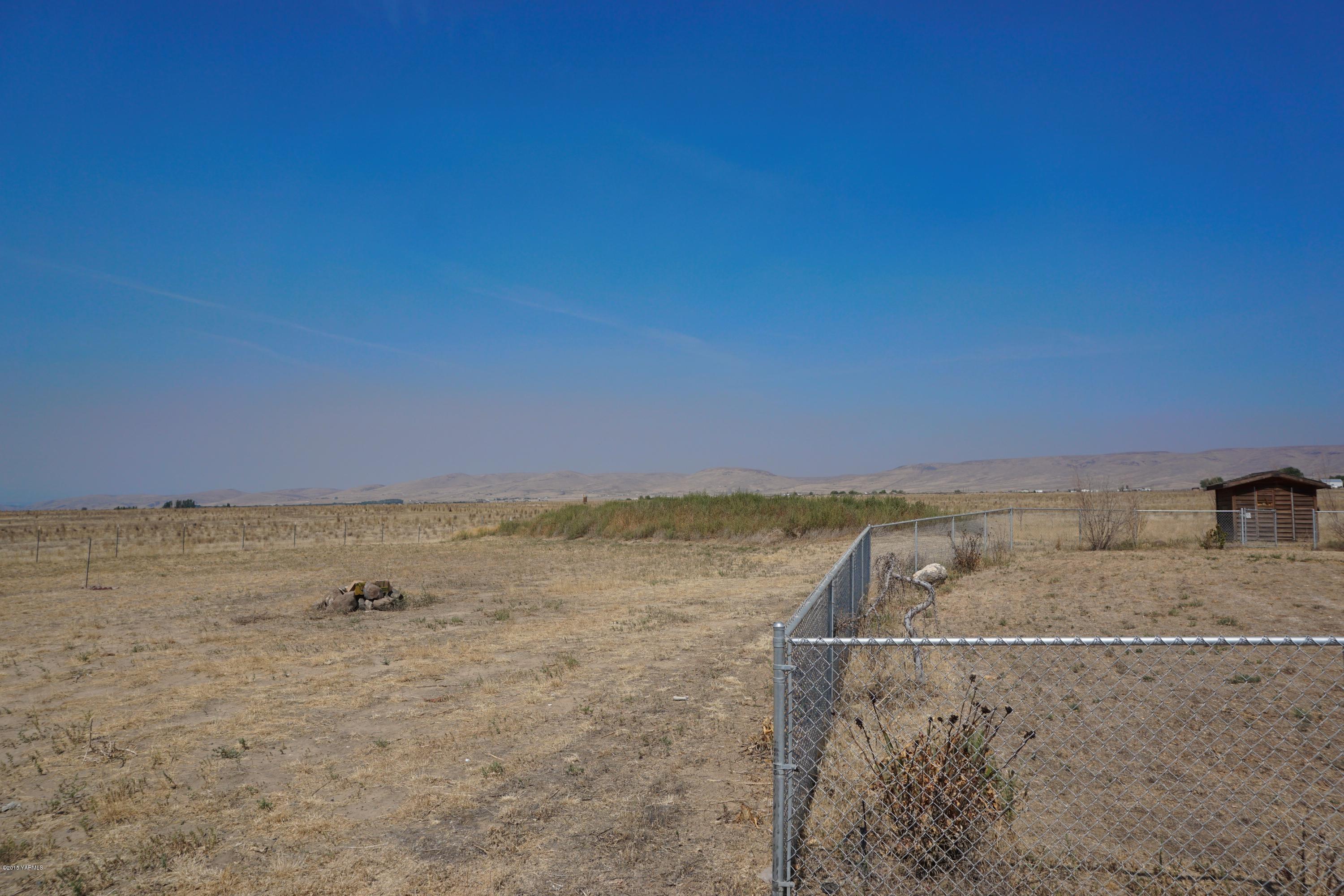 11785 Postma Road Moxee, WA 98936 - Photo 20 of 22 a view of an ocean beach