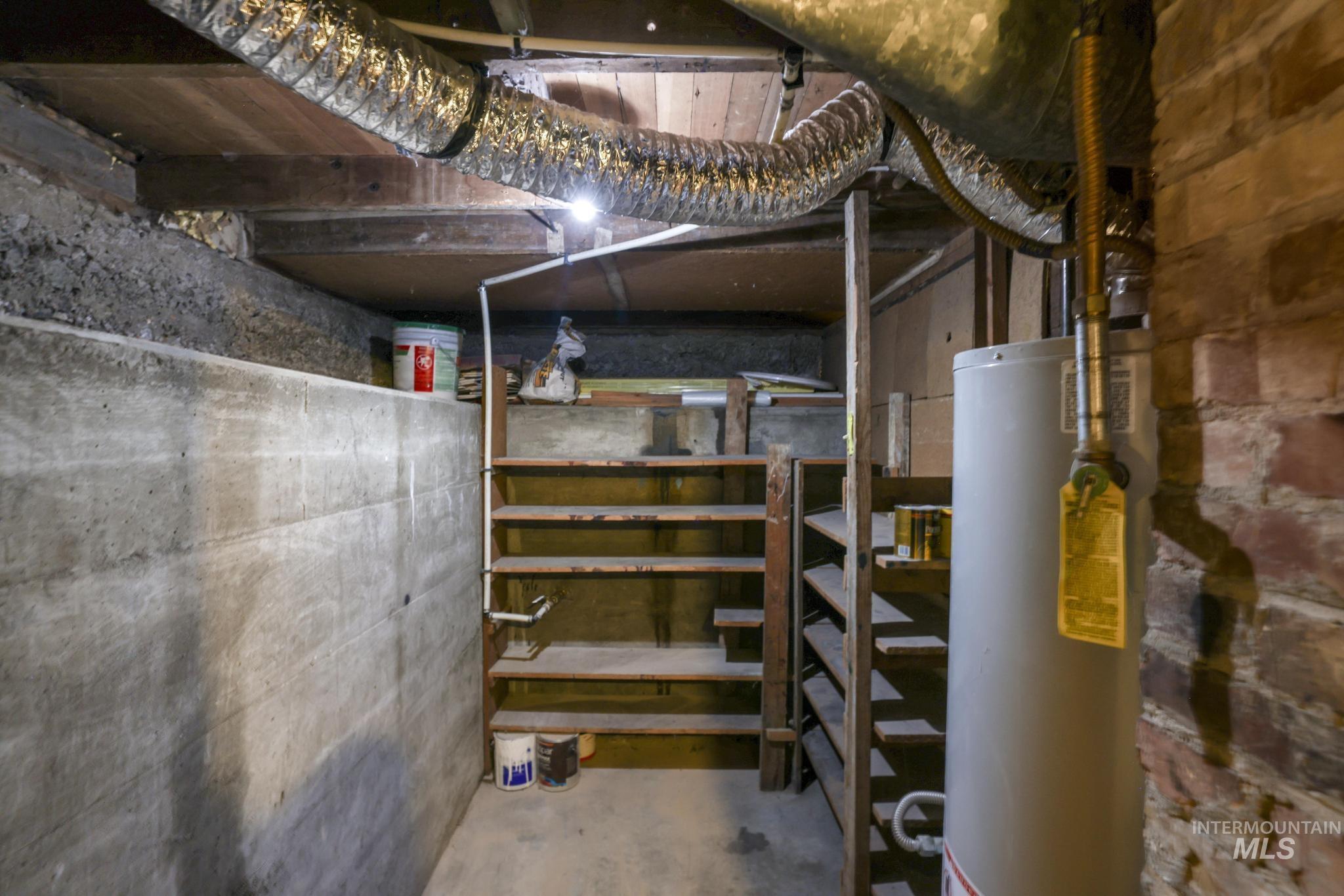 250 Elm Street Twin Falls, ID 83301 - Photo 27 of 28 Storage featuring water heater