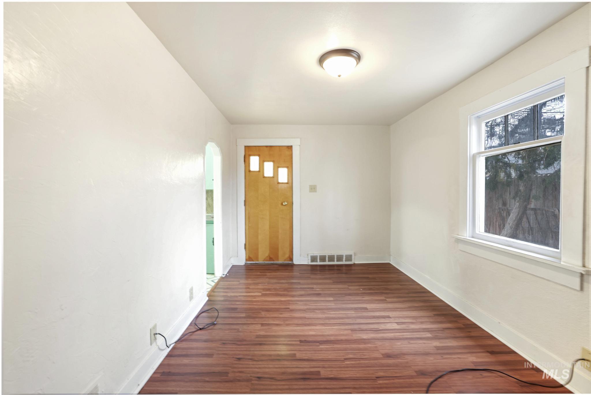 250 Elm Street Twin Falls, ID 83301 - Photo 9 of 28 Foyer entrance featuring dark wood-type flooring and arched walkways