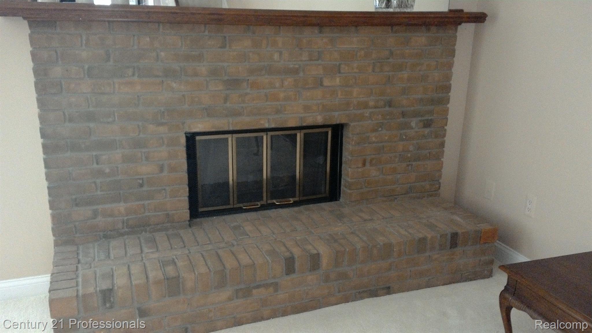 628 Tennyson Rochester, MI 48307 - Photo 13 of 32 Gas Log Fireplace