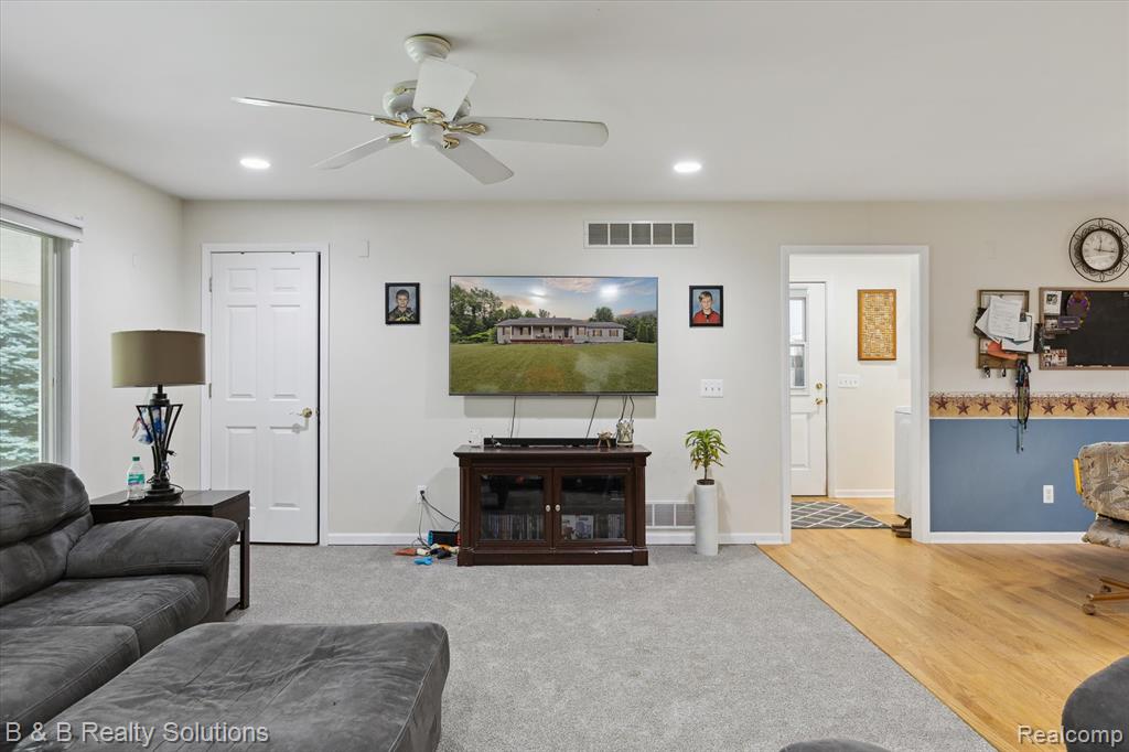 2264 Dodds Road North Branch, MI 48461 - Photo 8 of 57