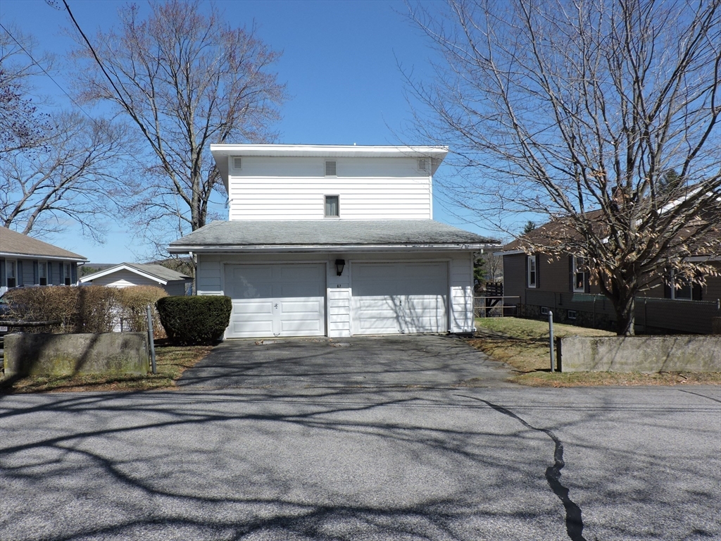 67 Birch Island Road Webster, MA 01570 - Photo 4 of 42 Gallery Image 4