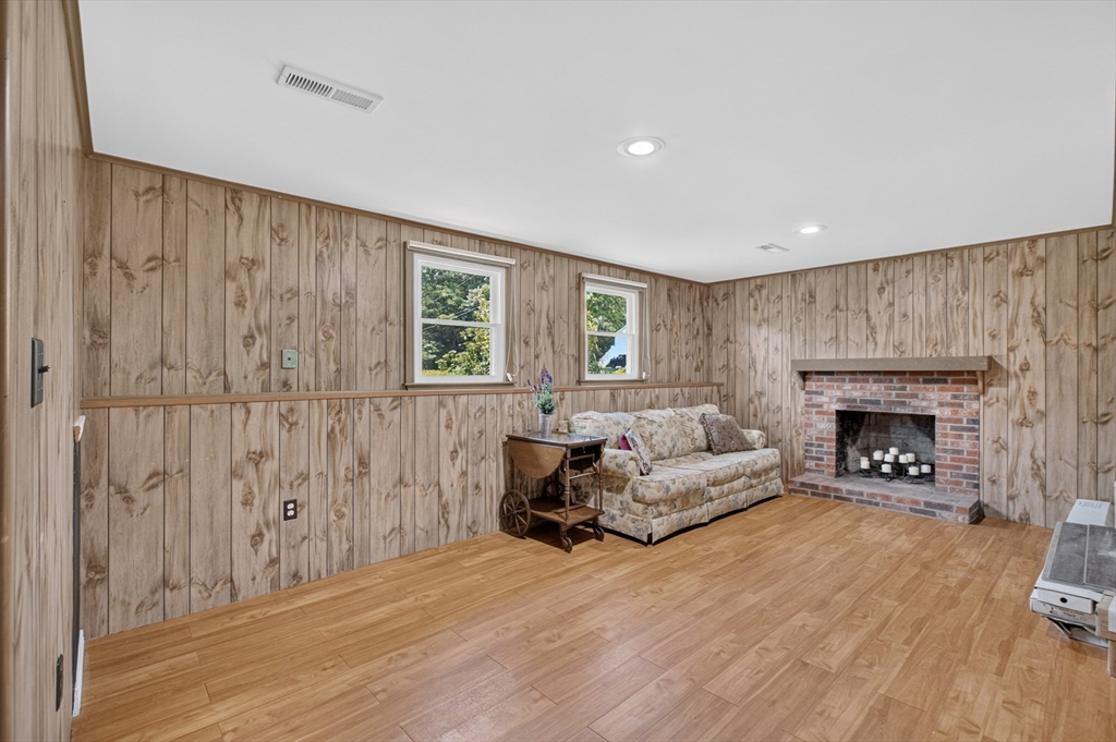 201 Swift Road Northbridge, MA 01588 - Photo 32 of 41