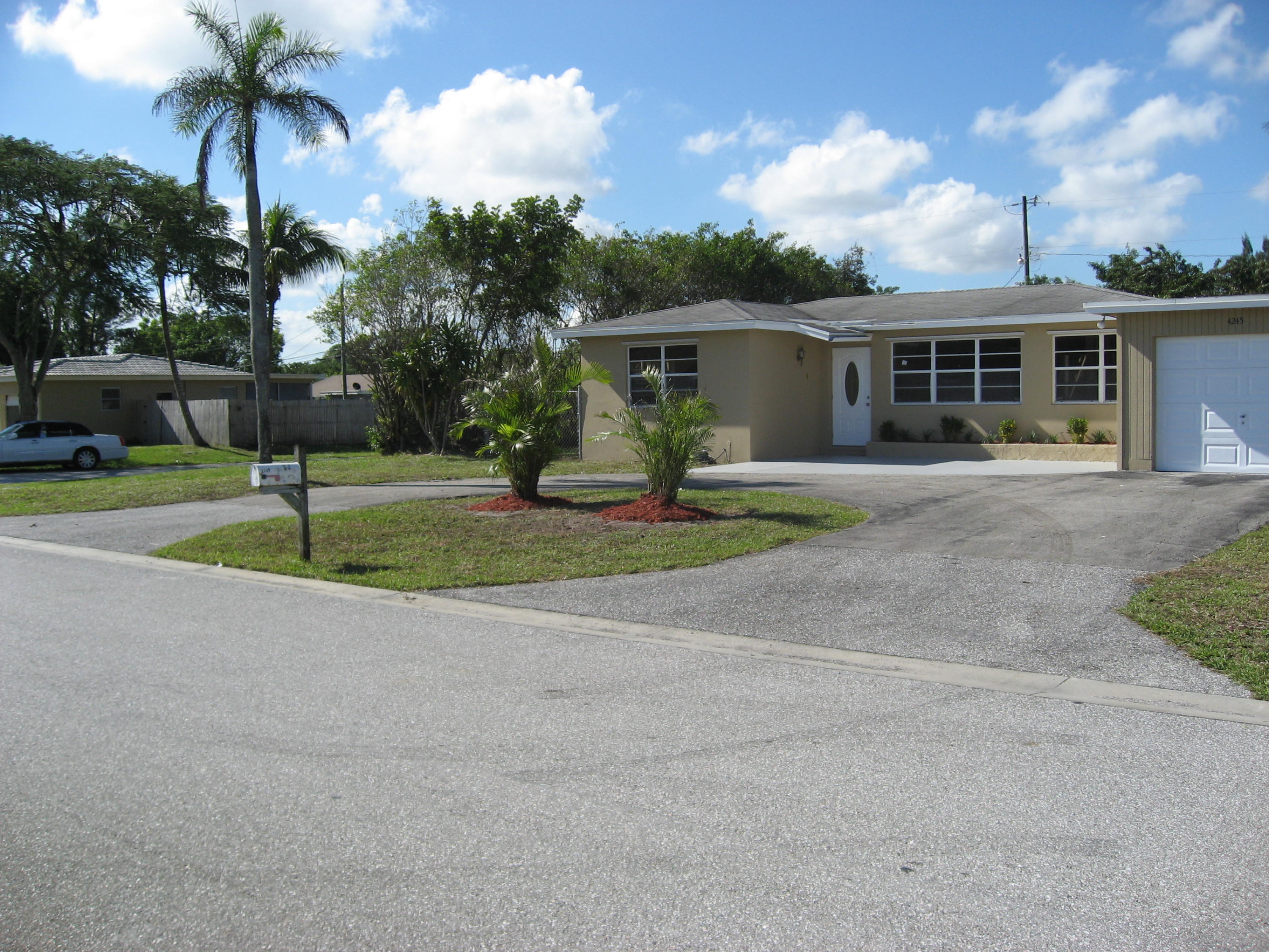 4245 Foss Road Lake Worth, FL 33461 - Photo 2 of 24 4245 foss 002