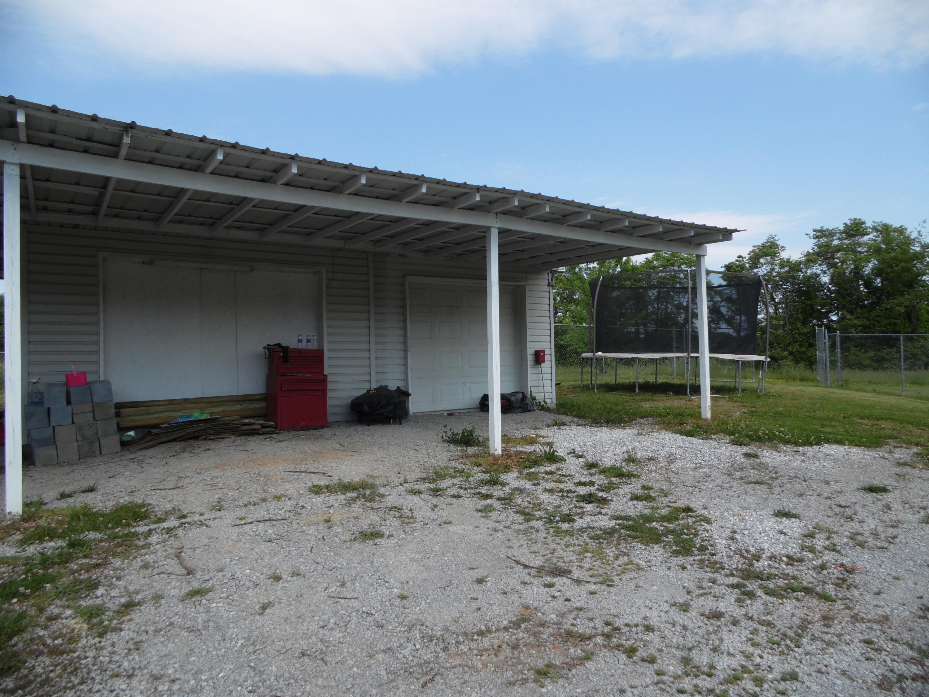 2849 Pinecrest Road Jacksboro, TN 37757 - Photo 8 of 26 2 car garage