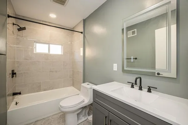 $1,125 | 3308 South 26th Street, Unit 2, Milwaukee, WI 53215