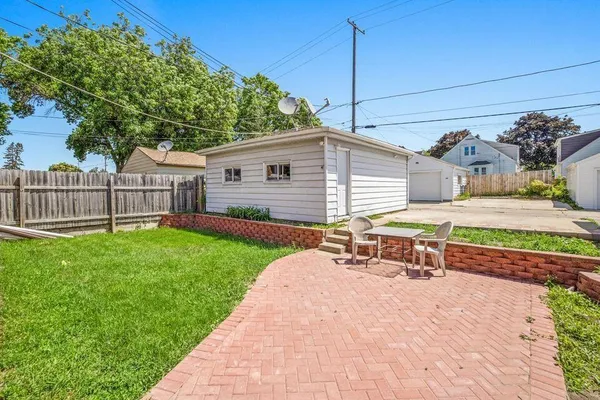 $1,125 | 3308 South 26th Street, Unit 2, Milwaukee, WI 53215