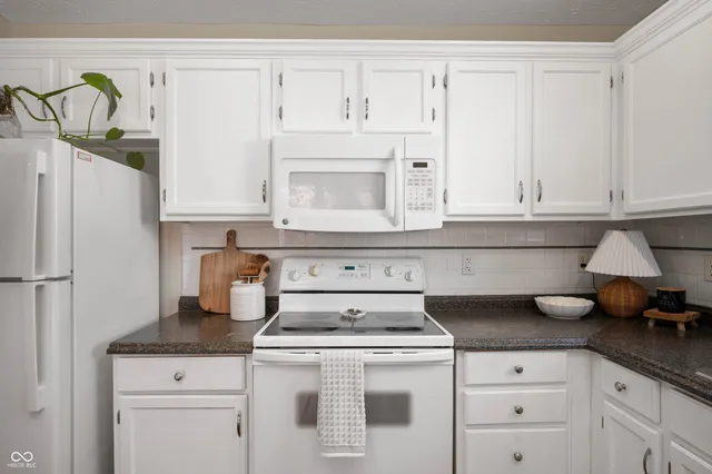 $298,900 | 19506 Creekview Drive, Noblesville, IN 46062