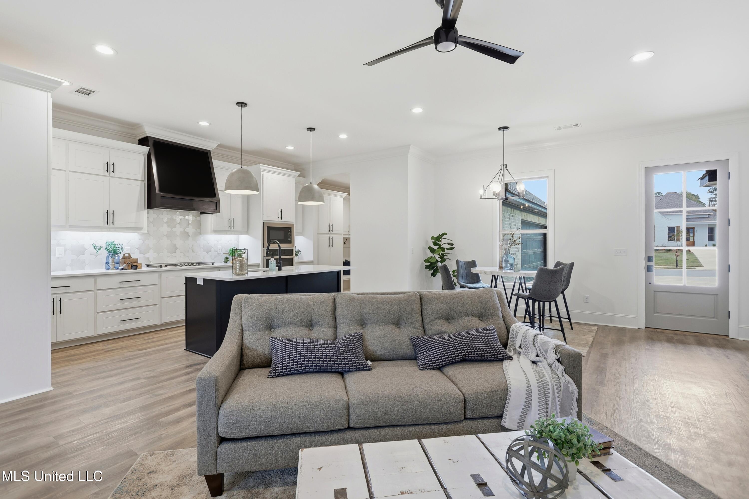 221 Bronson Bend Flowood, MS 39232 - Photo 8 of 37 221 Bronson Bend \ Home Tours MS (6)[128