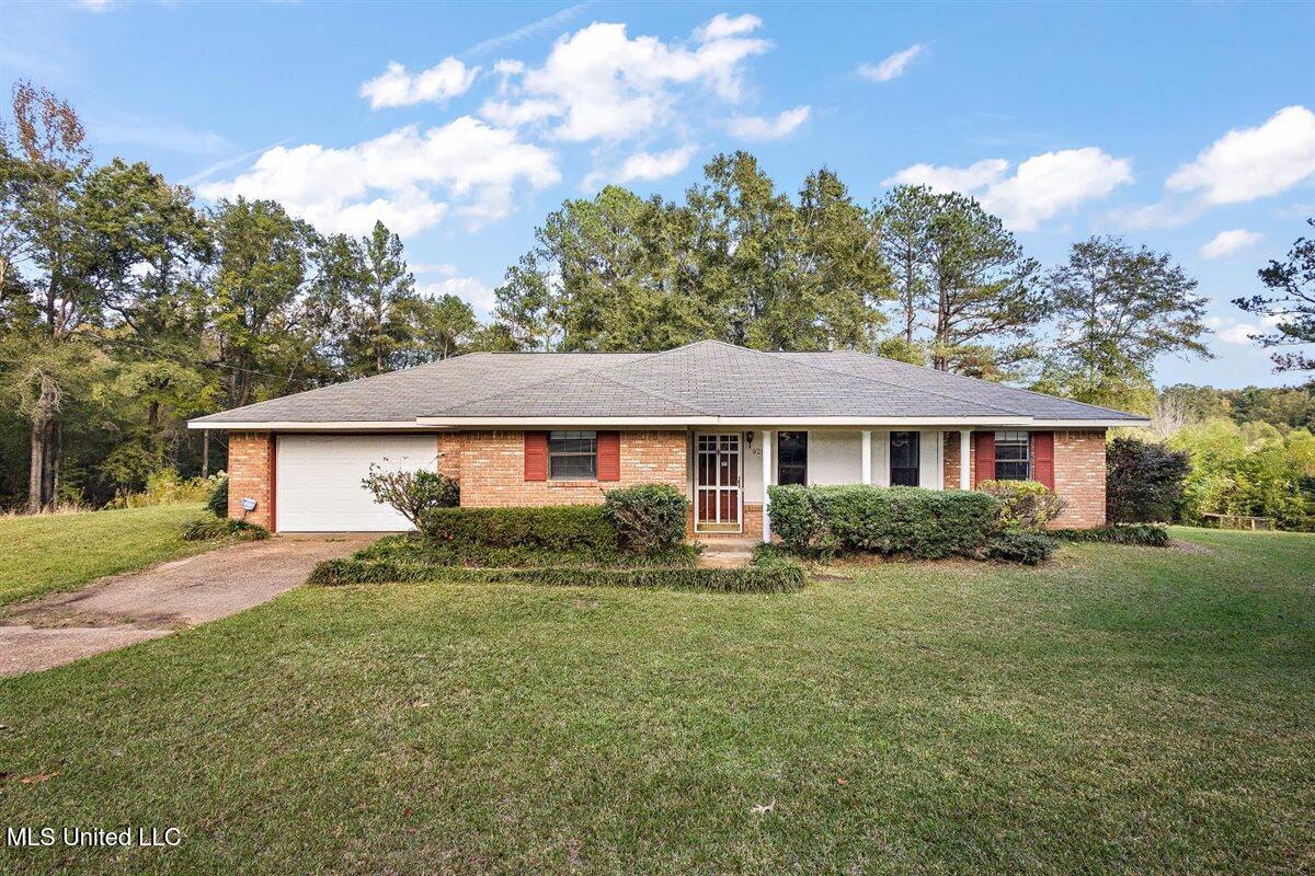 820 Memorial Drive Braxton, MS 39044 - Photo 1 of 24 Front View