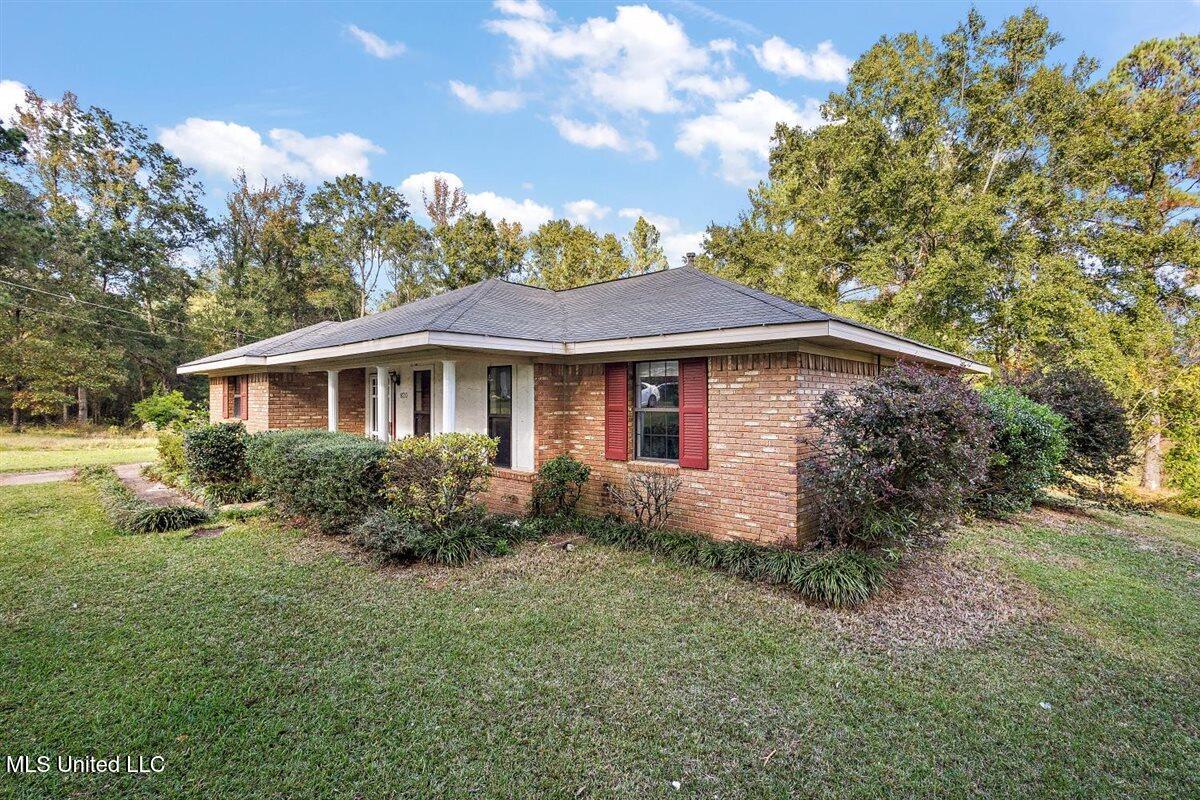 820 Memorial Drive Braxton, MS 39044 - Photo 2 of 24 02-3HTP7696