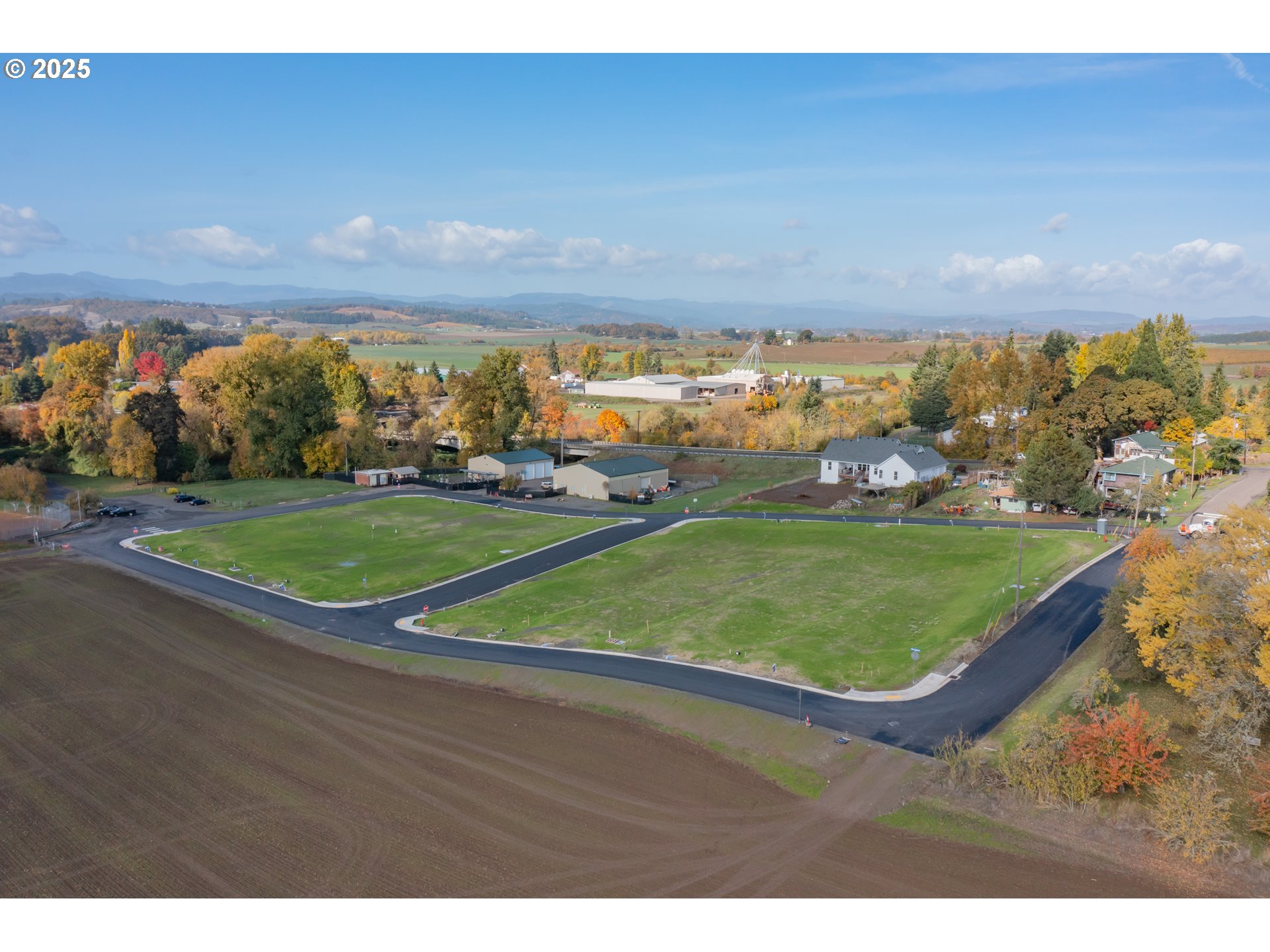 3 Block 7 Carlton, OR 97111 - Photo 30 of 43 a view of a field with an ocean view