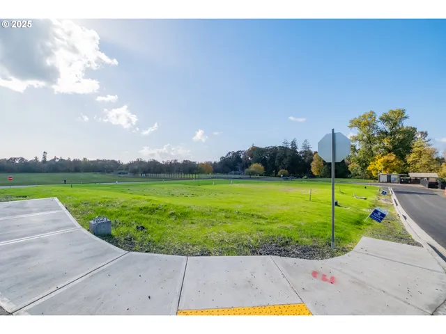 $160,000 | 3 Block 7, Carlton, OR 97111