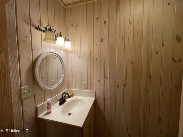 $250,000 | 2 Greenwood Miller Road, Beulah, MS 38726