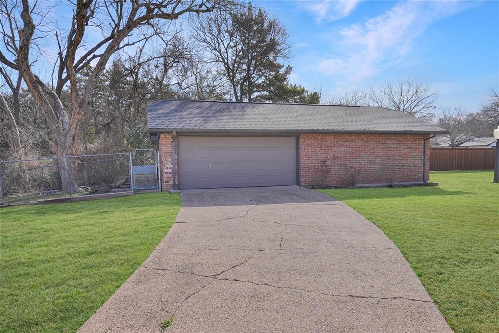 604 South Hampton Road Oak Leaf, TX 75154 - Photo 37 of 40