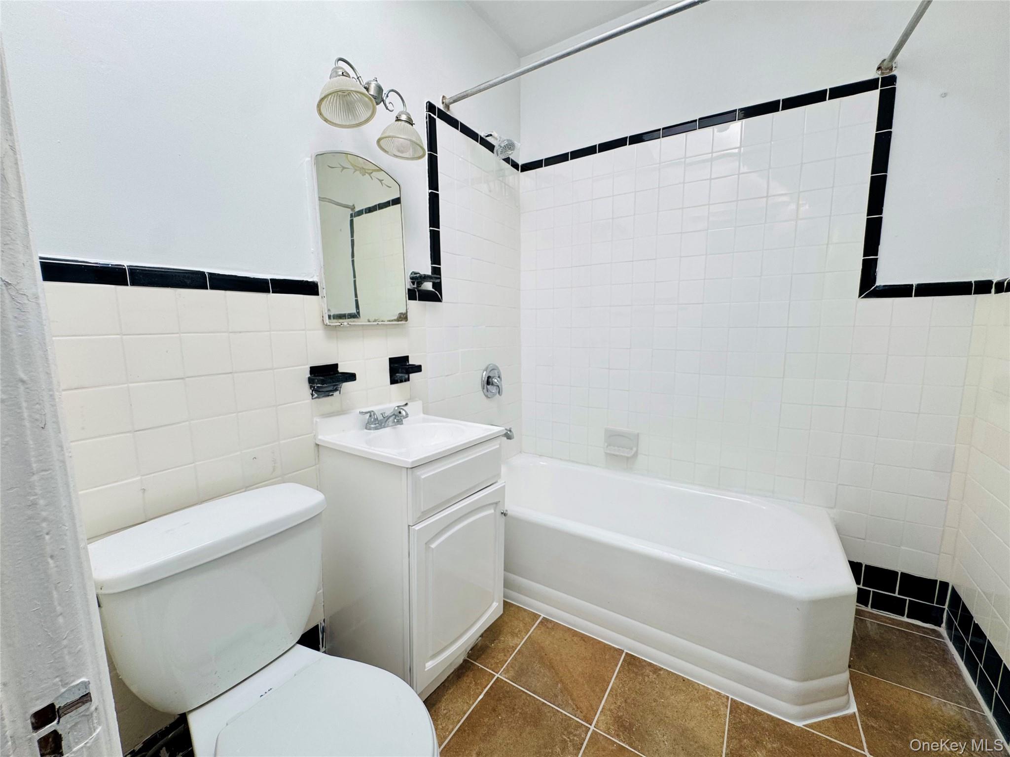 76-18 85th Road Queens, NY 11421 - Photo 17 of 20