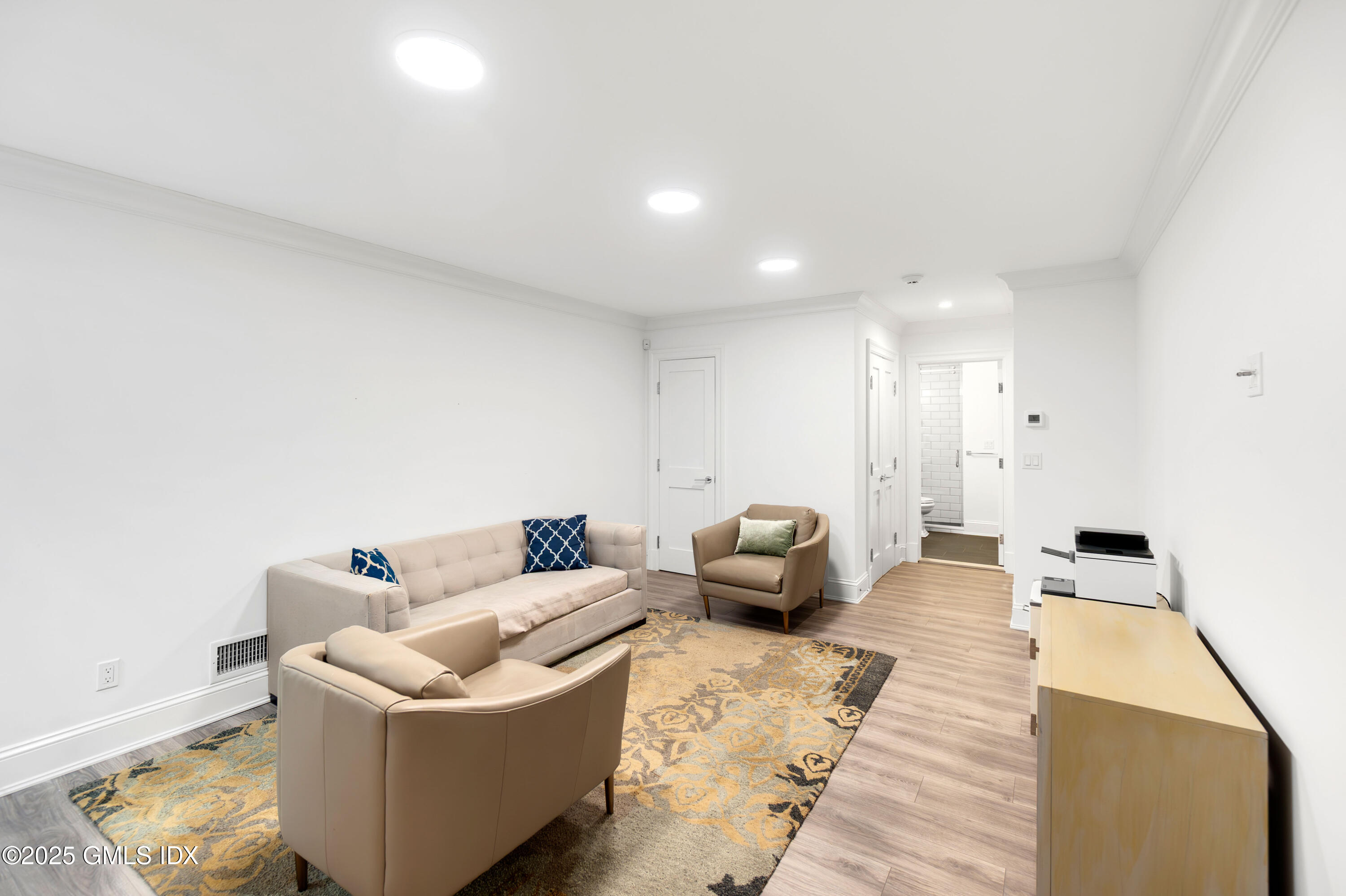 53 Long Meadow Road Riverside, CT 06878 - Photo 19 of 27 a living room with furniture and a couch