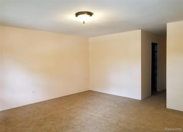 $2,600 | 1887 Fleetwood Drive, Troy, MI 48098