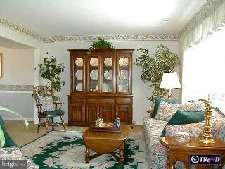260 Greenview Road Yardley, PA 19067 - Photo 2 of 6 Gallery Image 2