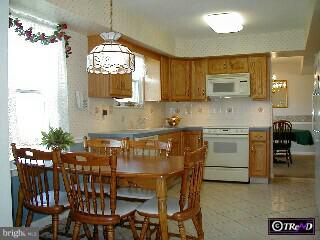 260 Greenview Road Yardley, PA 19067 - Photo 3 of 6 Gallery Image 3