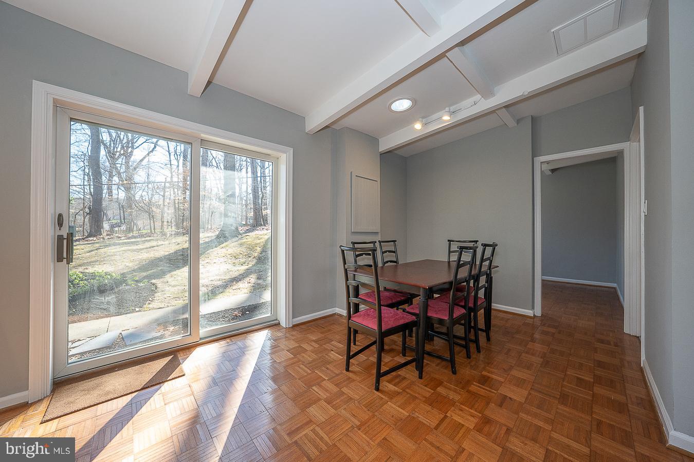532 Fletcher Road Wayne, PA 19087 - Photo 10 of 21 Kitchen Table