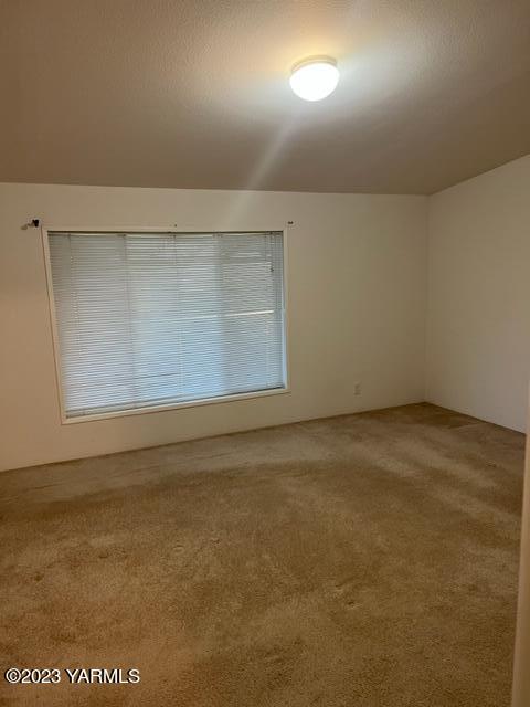 25807 North Beers Road Prosser, WA 99350 - Photo 36 of 53 an empty room with a empty space and window