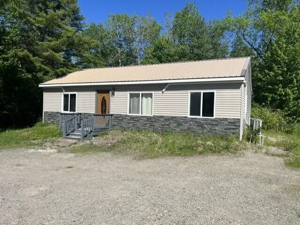 $225,000 | 595 South Main Street, Lincoln, ME 04457