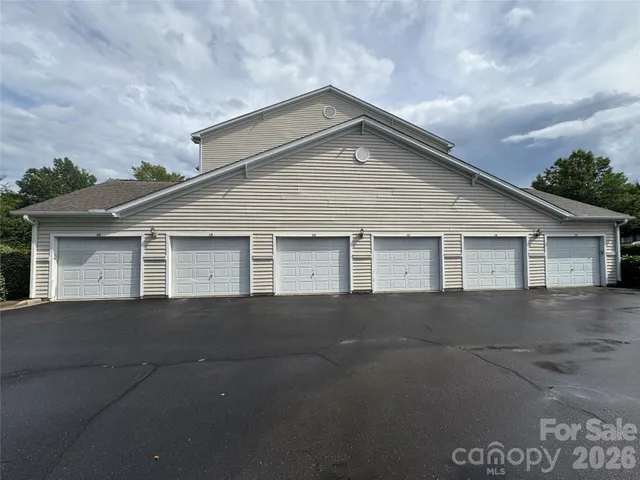 a front view of house with yard