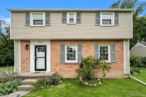 $299,900 | 2611 Colrain Drive, Waterford, MI 48328