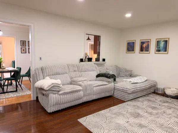 $299,900 | 2611 Colrain Drive, Waterford, MI 48328