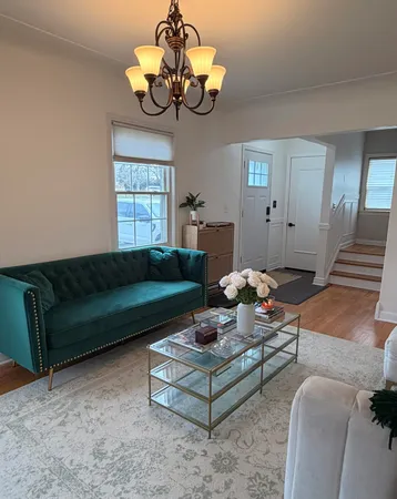 $299,900 | 2611 Colrain Drive, Waterford, MI 48328