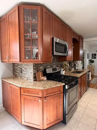 $299,900 | 2611 Colrain Drive, Waterford, MI 48328