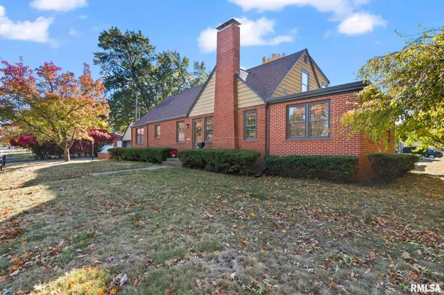 $230,000 | 412 Outer Park Drive, Springfield, IL 62704