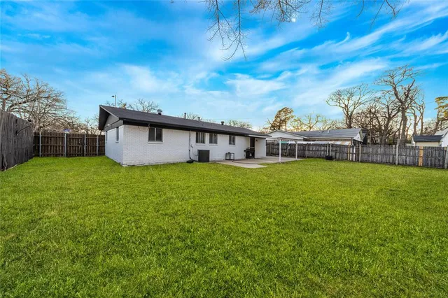 $249,900 | 1805 West Sanford Street, Arlington, TX 76012