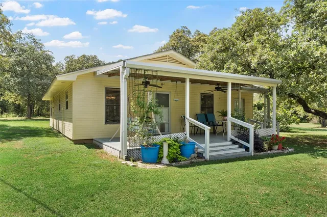 a view of a house with backyard porch and garden