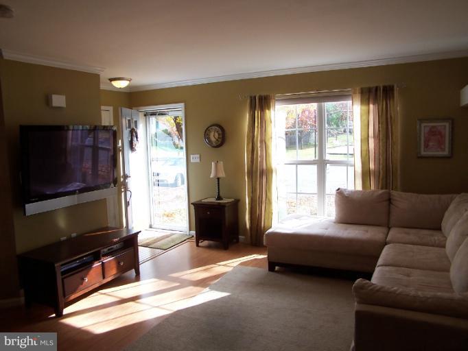 9283 Ridgefield Circle Frederick, MD 21701 - Photo 16 of 25 Living Room