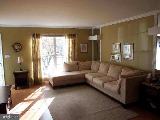 9283 Ridgefield Circle Frederick, MD 21701 - Photo 20 of 25 Living Room