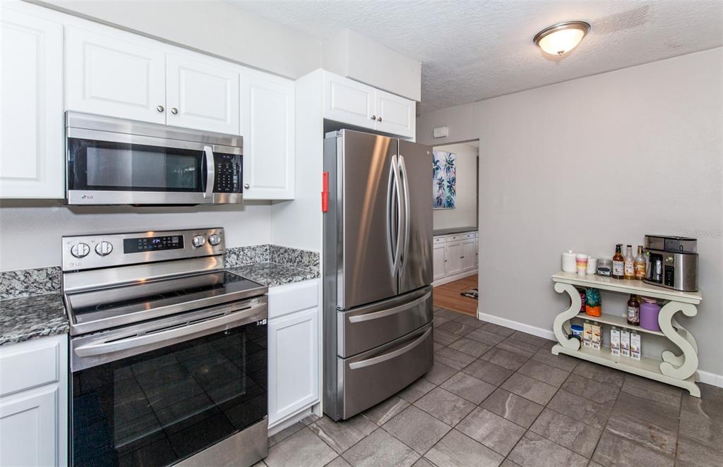 4439 Emerald Ridge Drive Sarasota, FL 34233 - Photo 10 of 48 Gallery Image 10