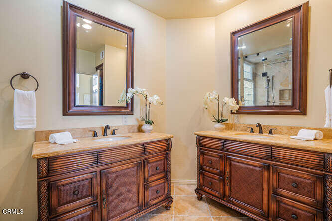 2129 Bermuda Dunes Place Oxnard, CA 93036 - Photo 21 of 42 a bathroom with double sink and a mirror