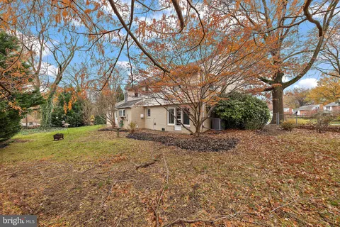 a view of a yard with a house and a trees