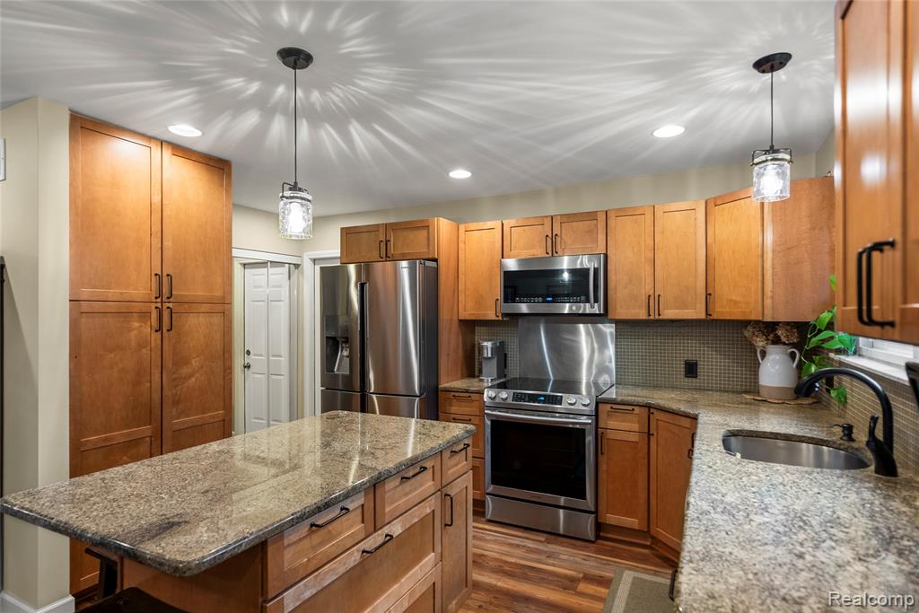 41961 Saltz Road Canton, MI 48187 - Photo 17 of 55