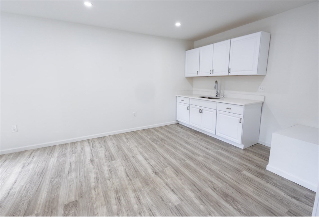 65 Wilshire Road Springfield, MA 01118 - Photo 22 of 29