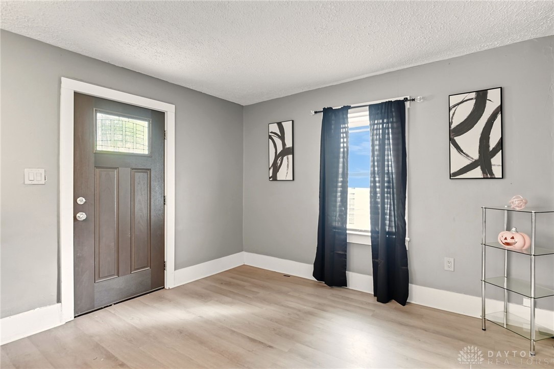 329 Fair Street Springfield, OH 45506 - Photo 4 of 24 Gallery Image 4