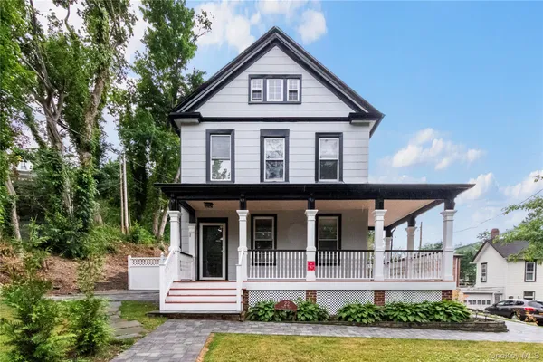 $3,500 | 22 Town Path, Unit 1, Glen Cove, NY 11542