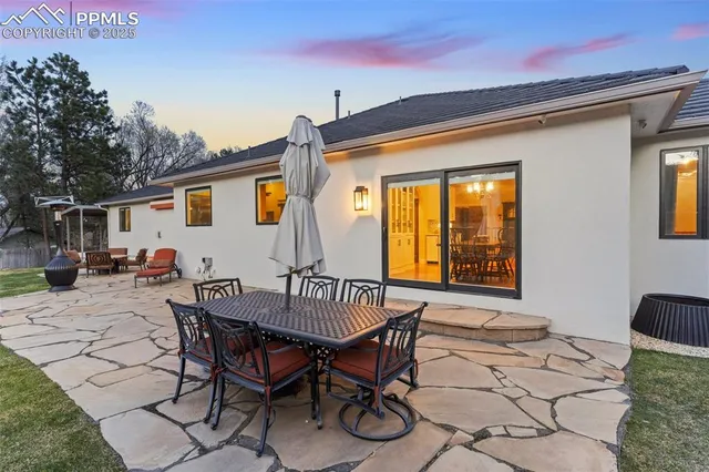a view of a dinning table and chairs in patio