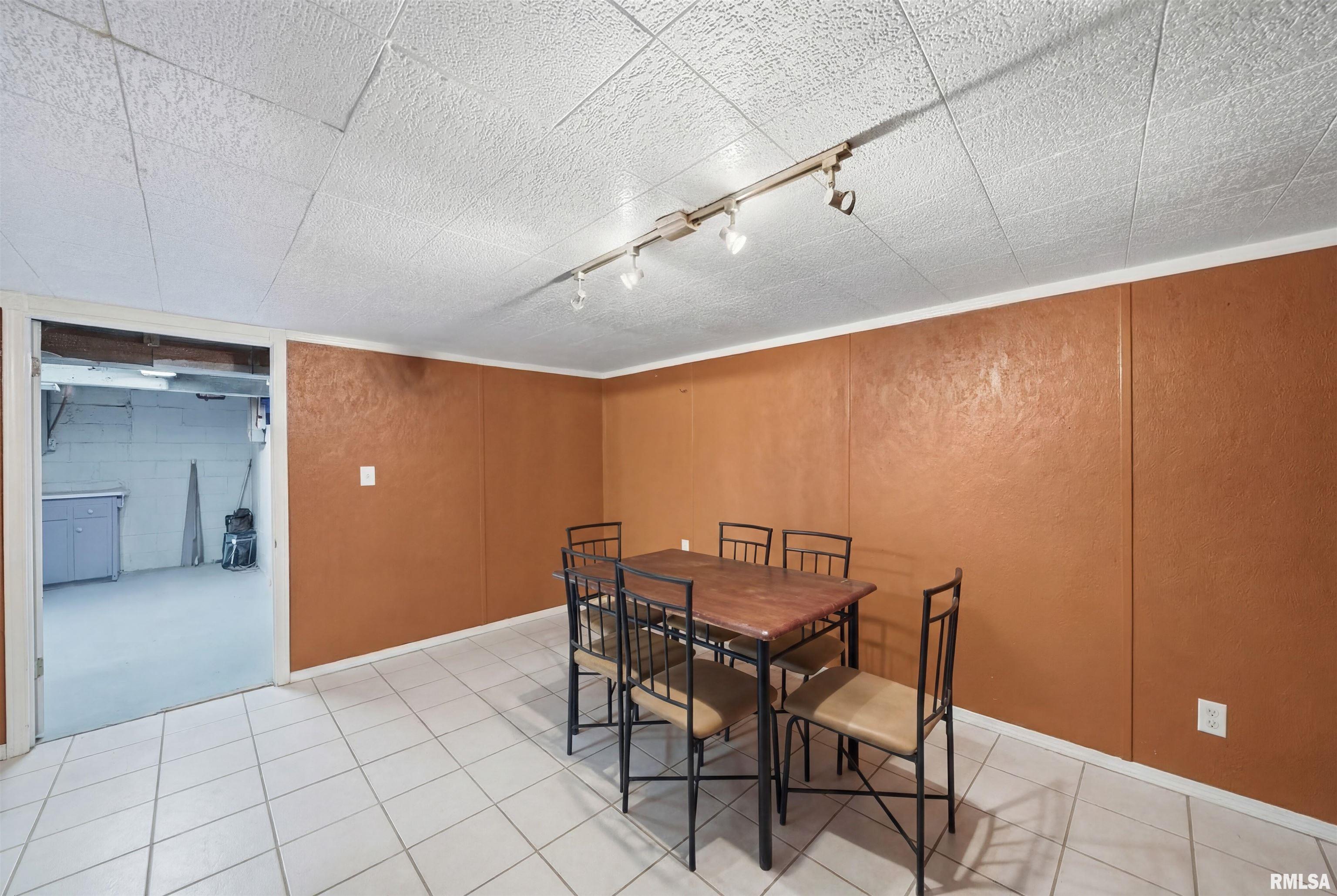 932 South Sumner Avenue Peoria, IL 61605 - Photo 12 of 29