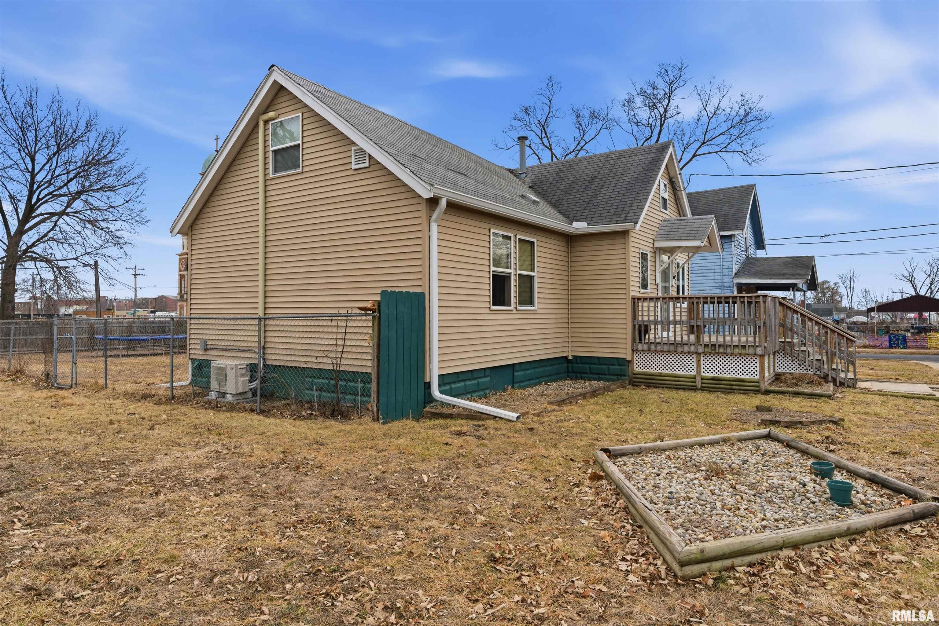 932 South Sumner Avenue Peoria, IL 61605 - Photo 3 of 29