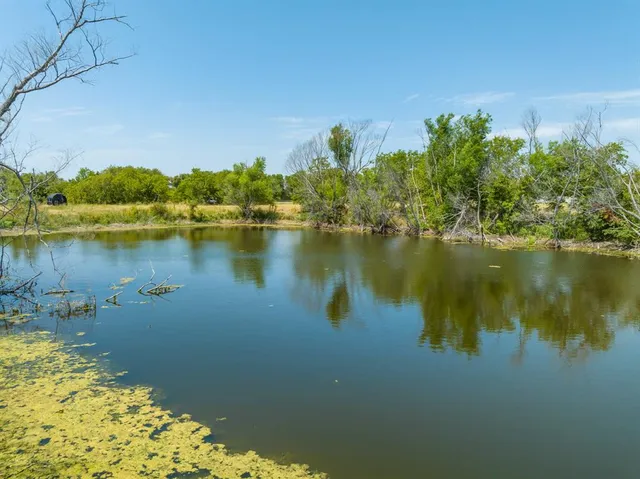 $840,000 | 558 County Road 452, Eddy, TX 76524