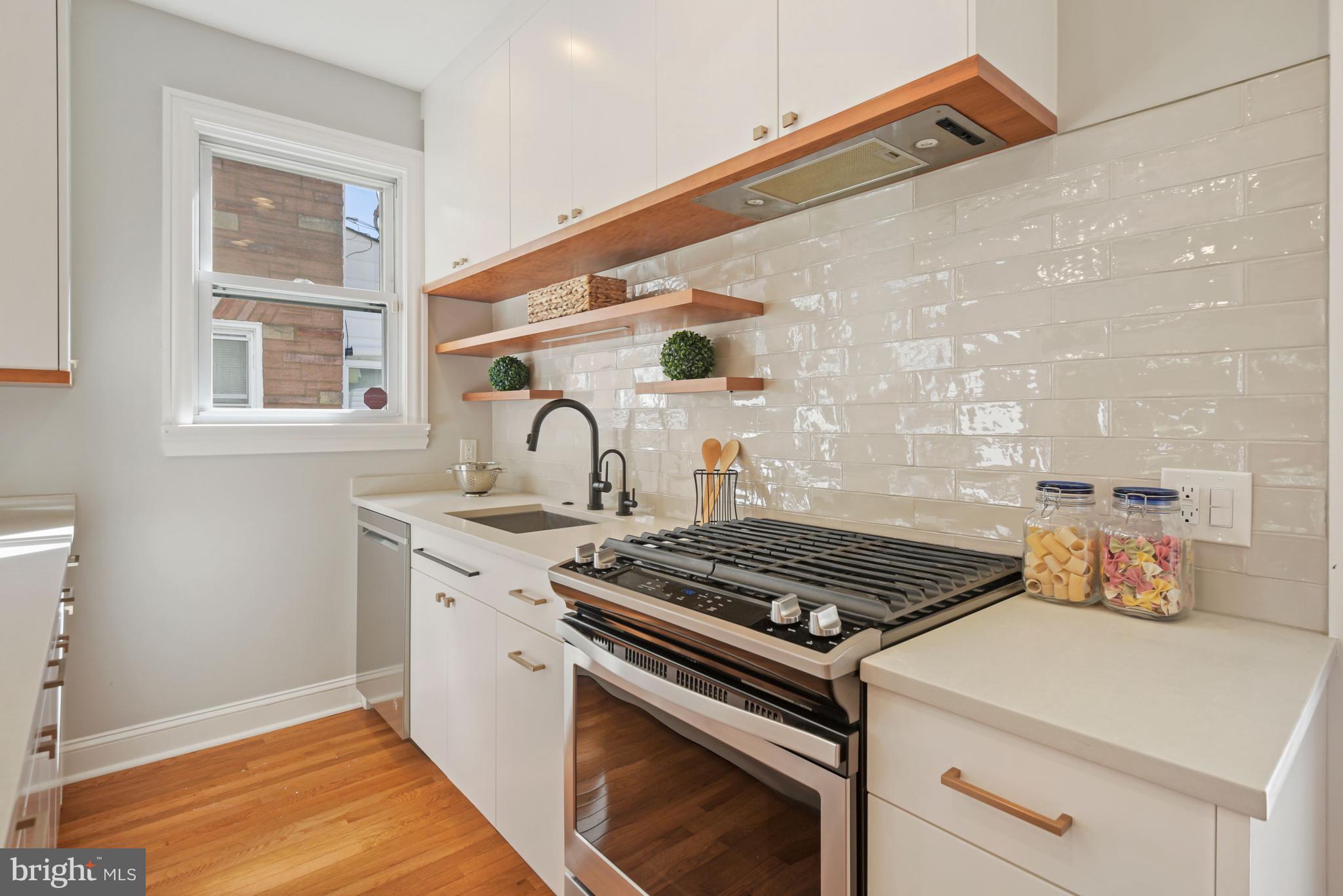 514 Tuckerman Street Northwest Washington, DC 20011 - Photo 12 of 30 Stainless steel appliances & gas cooking