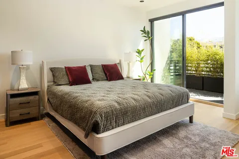 $1,999,000 | 212 Bay Street, Unit 102, Santa Monica, CA 90405